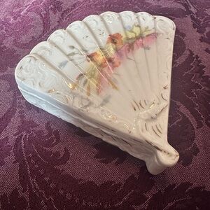 White vintage shell fan trinket box with floral design